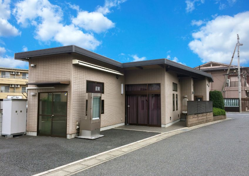 谷塚斎場の外観