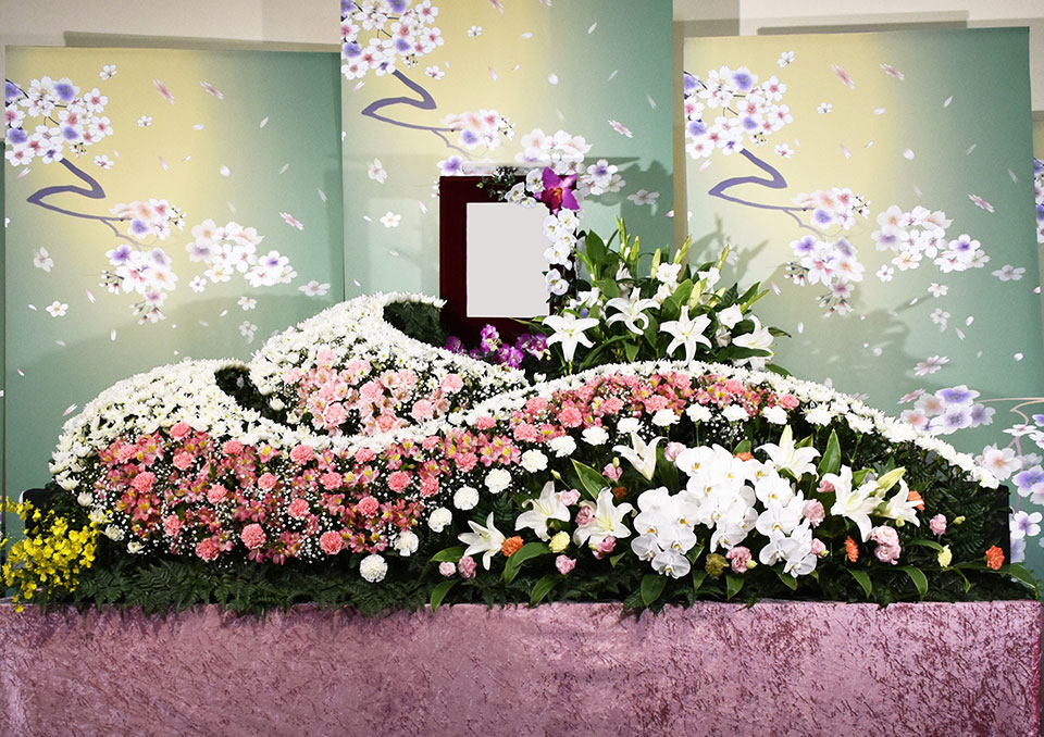 家族葬のアートの生花祭壇