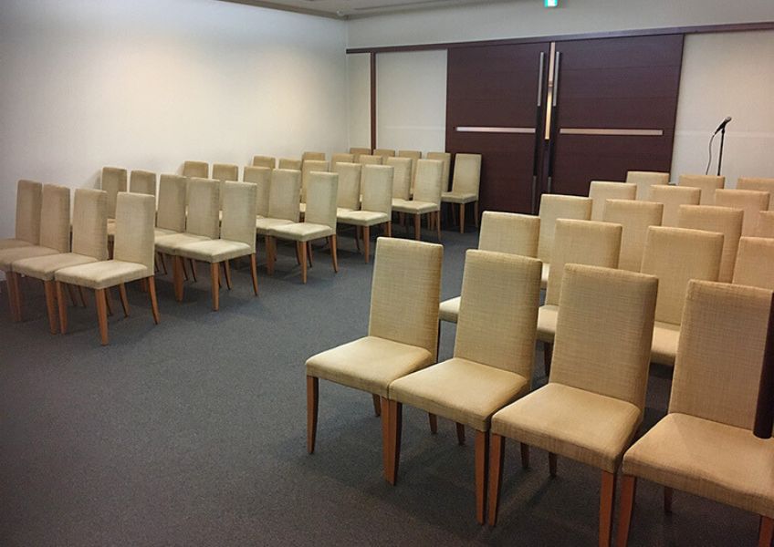 埼葛斎場の式場内