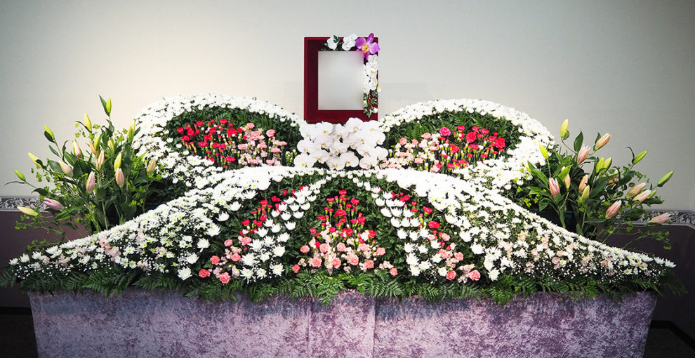 生花祭壇　ART203　女性に人気のリボン型